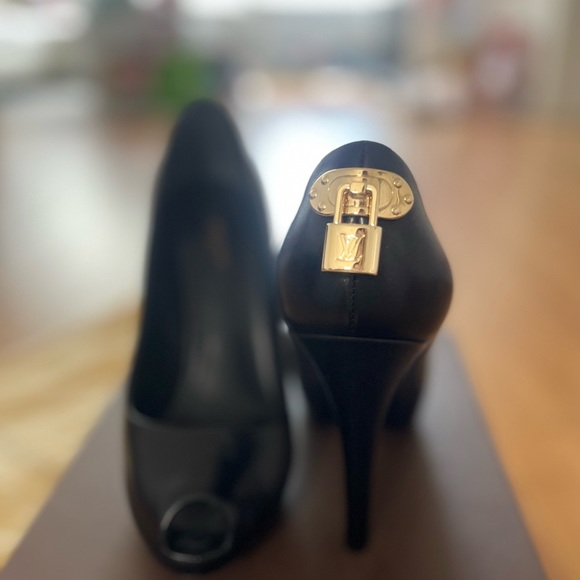 AUTHENTIC Louis Vuitton locket pumps high heels ☀️ - Picture 16 of 17